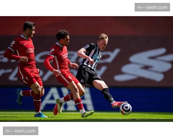 诺丁汉森林对阵热刺取得三球大胜,中场绞杀成功限制对手出球 诺丁汉森林对阵热刺取得三球大胜,中场绞杀成功限制对手出球